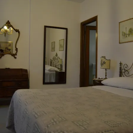 Barbara House - Hotel